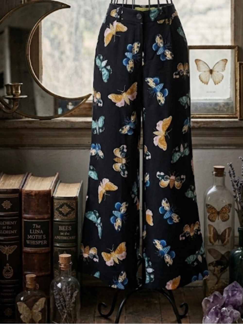 Anthro Maeve x Sarah Gordon Butterfly Print Wide Leg Pants
Coven Style
Size 2